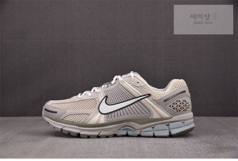 Nike 나이키 줌 보메로 5 SE 라이트 오어우드 브라운 FZ3653-104 신발 3번 이미지