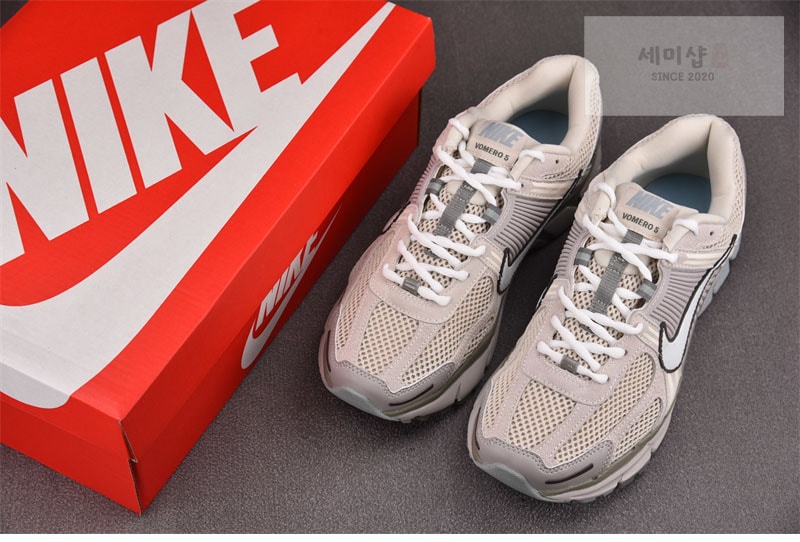 Nike 나이키 줌 보메로 5 SE 라이트 오어우드 브라운 FZ3653-104 신발 6번 이미지