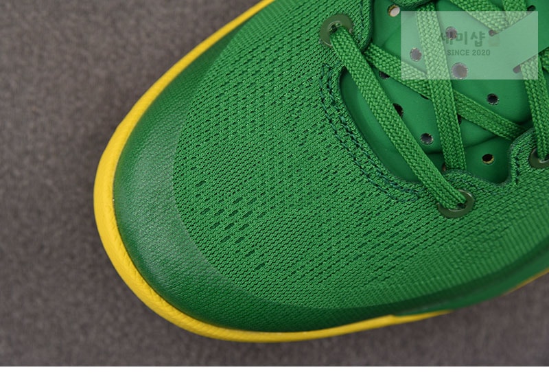 Nike 나이키 줌 코비 8 오리건 덕스 PE 신발 8번 이미지