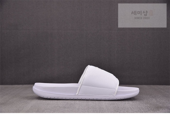 Nike 나이키 코비 오프코트 슬라이드 화이트 신발 3번 이미지