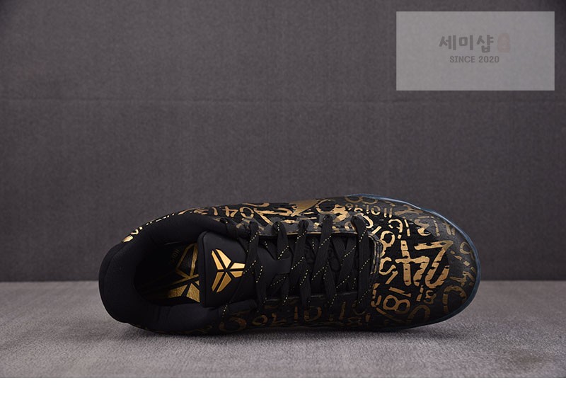 Nike 나이키 코비 11 프로트로 블랙 앤 메탈릭 골드 IU4902-900 신발 4번 이미지