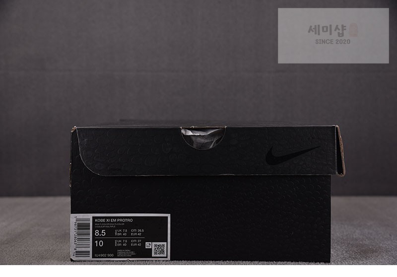 Nike 나이키 코비 11 프로트로 블랙 앤 메탈릭 골드 IU4902-900 신발 7번 이미지