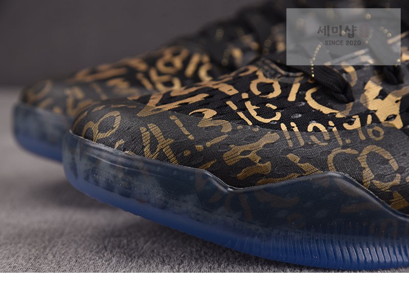Nike 나이키 코비 11 프로트로 블랙 앤 메탈릭 골드 IU4902-900 신발 12번 이미지