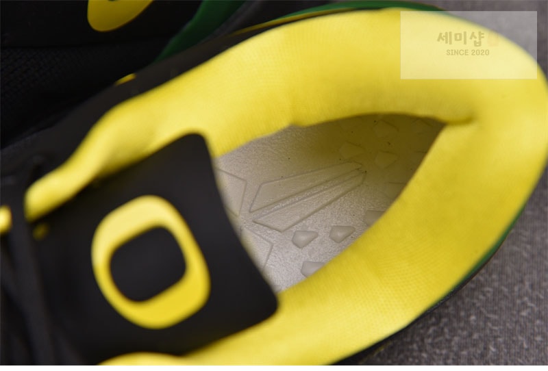 Nike 나이키 코비 8 오리건 덕스 PE 팩 신발 4번 이미지