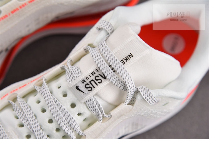 Nike 나이키 페가수스 프리미엄 서밋 화이트 브라이트 크림슨 HQ2592-101 신발 4번 이미지
