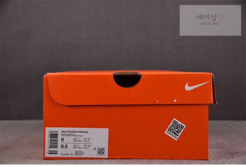 Nike 나이키 페가수스 프리미엄 서밋 화이트 브라이트 크림슨 HQ2592-101 신발 6번 이미지