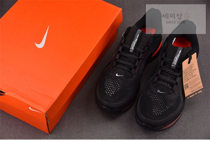 Nike 나이키 페가수스 프리미엄 에어스케이프 러닝슈즈 블랙 브라이트 크림슨 신발 13번 이미지