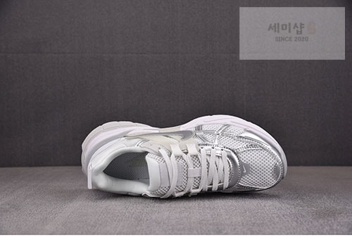 나이키 나이키 V2K 런메탈릭 실버/화이트 FD0736-104 신발 3번 이미지
