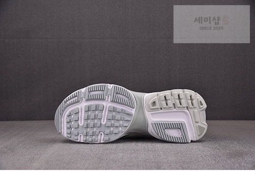 나이키 나이키 V2K 런메탈릭 실버/화이트 FD0736-104 신발 5번 이미지