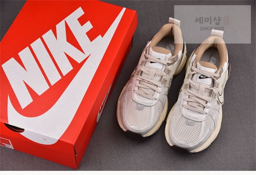 Nike 나이키 V2K 런 신발 FD0736-103 신발 8번 이미지