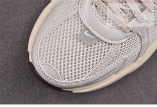 Nike 나이키 V2K 런 신발 FD0736-103 신발 13번 이미지