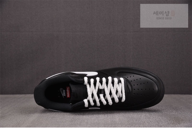 Nike 나이키 x 슈프림 에어포스 1 로우 SP 블랙/화이트 CU9225-001 신발 2번 이미지