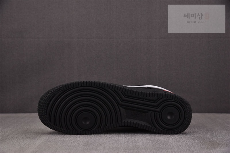 Nike 나이키 x 슈프림 에어포스 1 로우 SP 블랙/화이트 CU9225-001 신발 9번 이미지