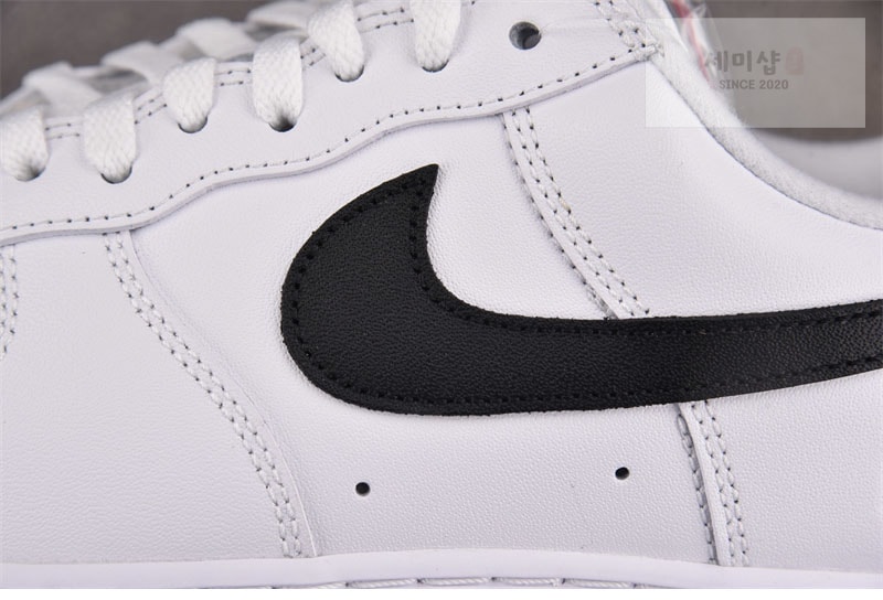 Nike 나이키 x 슈프림 에어포스 1 로우 SP 화이트/블랙 CU9225-102 신발 4번 이미지