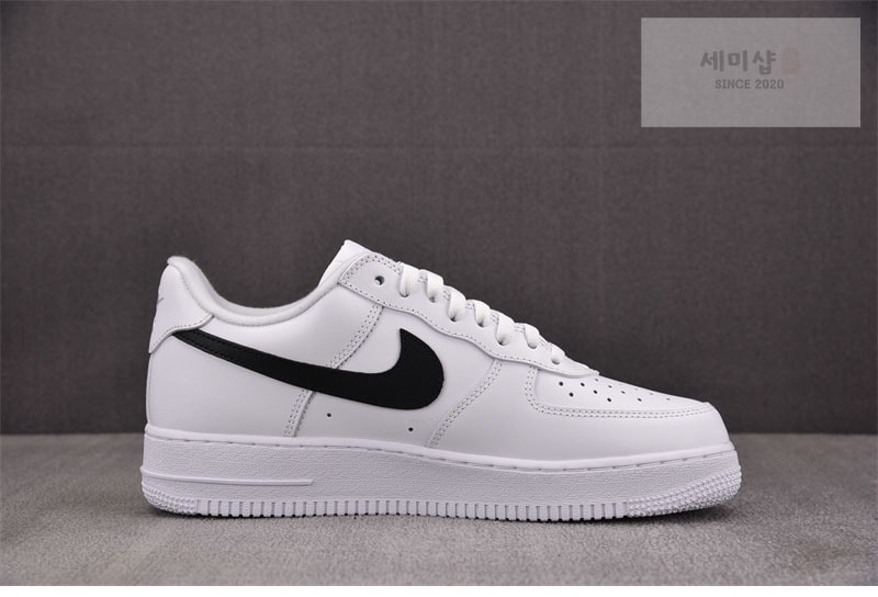 Nike 나이키 x 슈프림 에어포스 1 로우 SP 화이트/블랙 CU9225-102 신발 8번 이미지