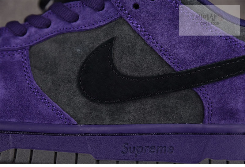 Nike 나이키 x 슈프림 SB 덩크 로우 잉크 HQ8487-500 신발 8번 이미지