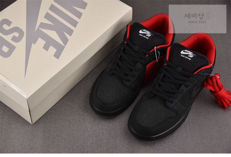 Nike 나이키 x 슈프림 SB 덩크 로우 94 블랙 HQ8487-001 신발 7번 이미지