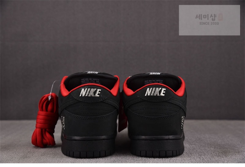 Nike 나이키 x 슈프림 SB 덩크 로우 94 블랙 HQ8487-001 신발 8번 이미지