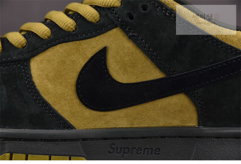 Nike 나이키 x 슈프림 SB 덩크 로우 94 캠퍼 그린 HQ8487-300 신발 6번 이미지