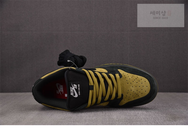 Nike 나이키 x 슈프림 SB 덩크 로우 94 캠퍼 그린 HQ8487-300 신발 8번 이미지
