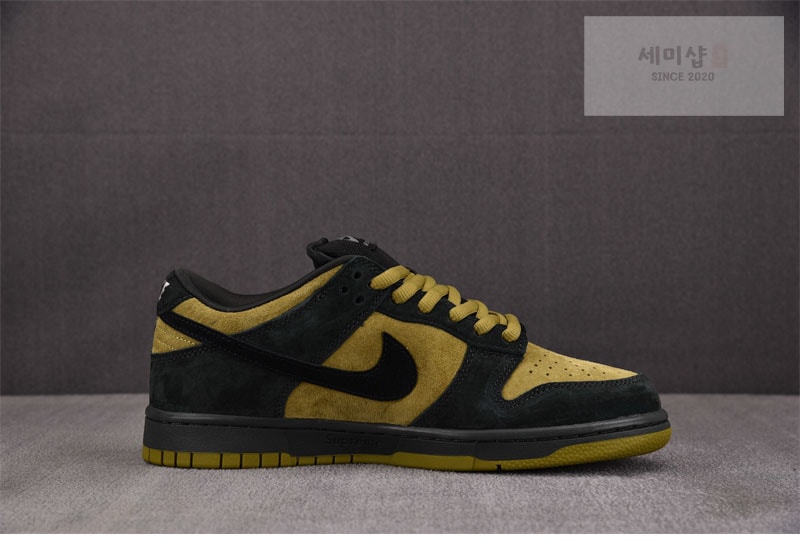 Nike 나이키 x 슈프림 SB 덩크 로우 94 캠퍼 그린 HQ8487-300 신발 10번 이미지