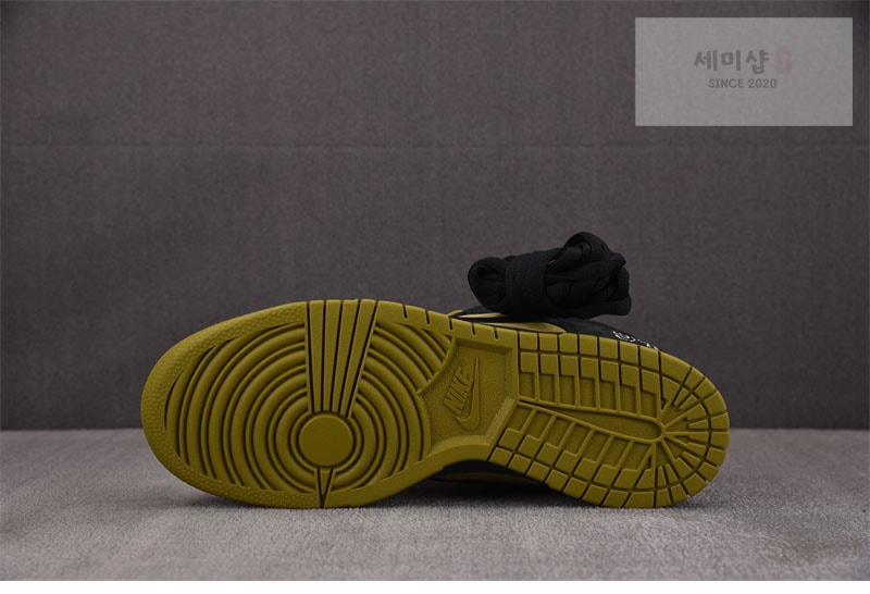 Nike 나이키 x 슈프림 SB 덩크 로우 94 캠퍼 그린 HQ8487-300 신발 11번 이미지