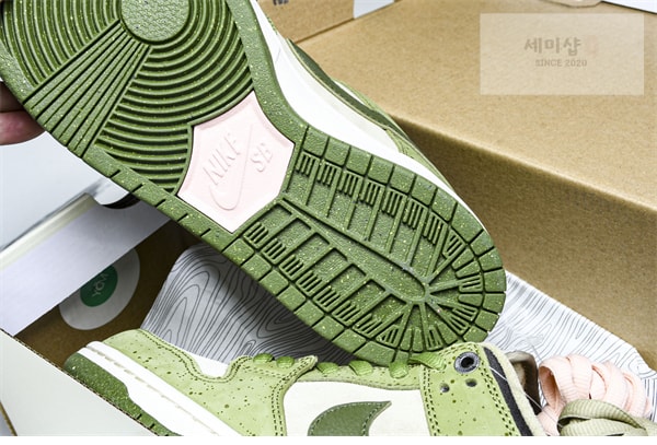 Nike 나이키 x 유토 호리고메 SB 덩크로우 “아스파라거스” 신발 30번 이미지