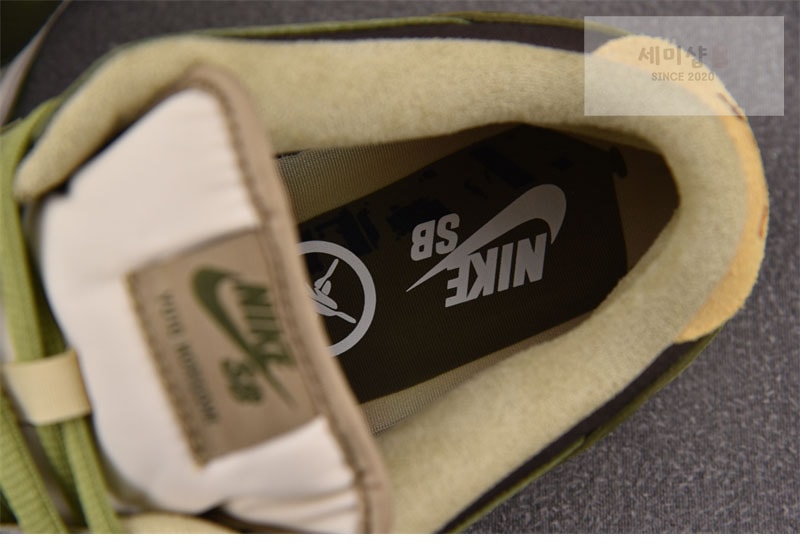 Nike 나이키 x 유토 호리 SB 덩크 로우 프로 QS 말차 HF8022-300 신발 15번 이미지