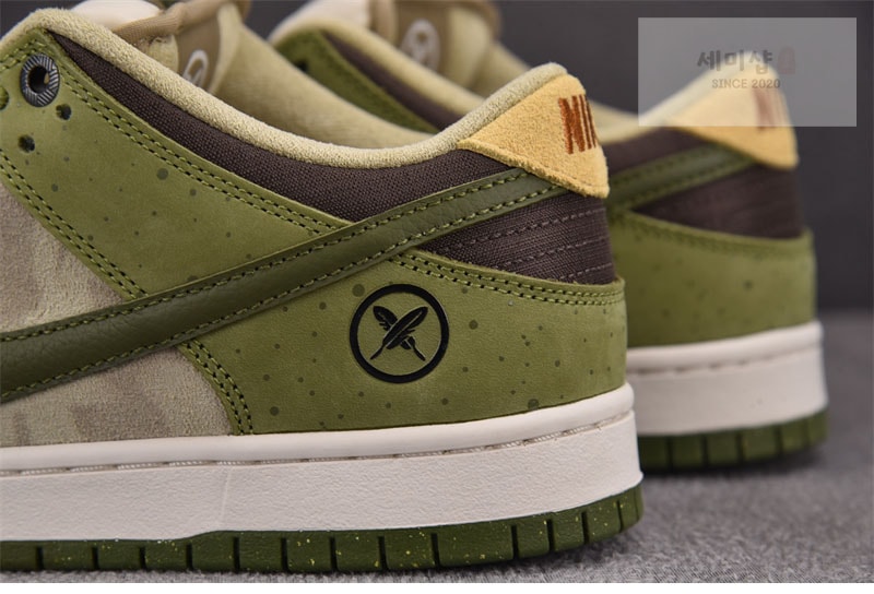 Nike 나이키 x 유토 호리 SB 덩크 로우 프로 QS 말차 HF8022-300 신발 12번 이미지