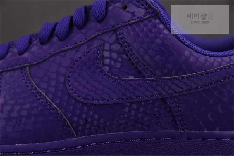 Nike 나이키 x 코비 브라이언트 에어포스 1 로우 코트 퍼플 IB0018-500 신발 5번 이미지