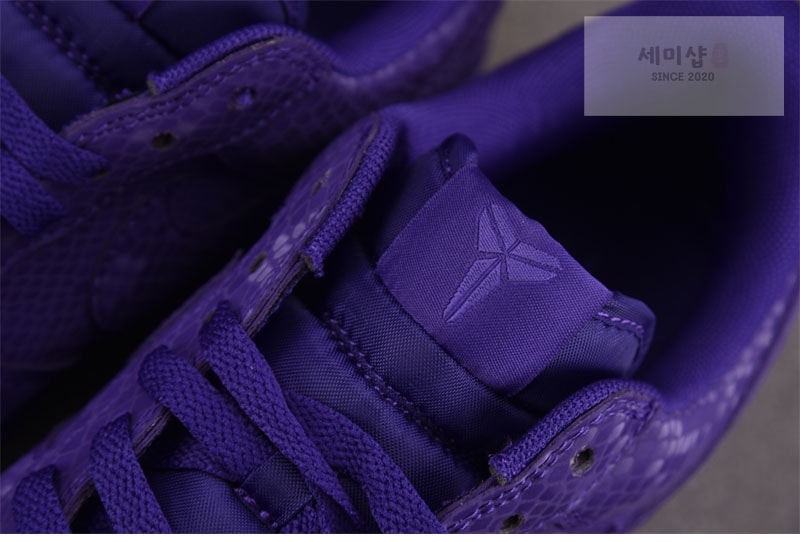 Nike 나이키 x 코비 브라이언트 에어포스 1 로우 코트 퍼플 IB0018-500 신발 5번 이미지