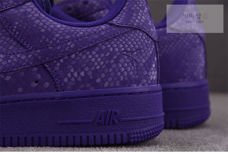 Nike 나이키 x 코비 브라이언트 에어포스 1 로우 코트 퍼플 IB0018-500 신발 6번 이미지