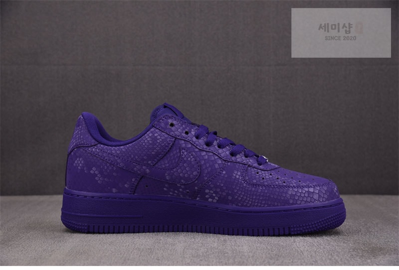 Nike 나이키 x 코비 브라이언트 에어포스 1 로우 코트 퍼플 IB0018-500 신발 7번 이미지