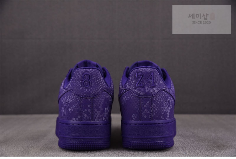 Nike 나이키 x 코비 브라이언트 에어포스 1 로우 코트 퍼플 IB0018-500 신발 8번 이미지