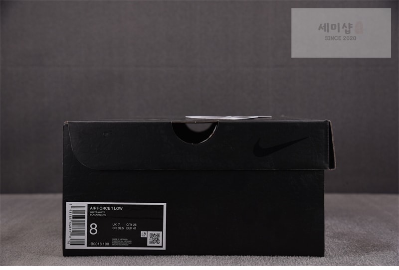 Nike 나이키 x 코비 브라이언트 에어포스 1 로우 트리플 화이트 IB0018-100 신발 5번 이미지