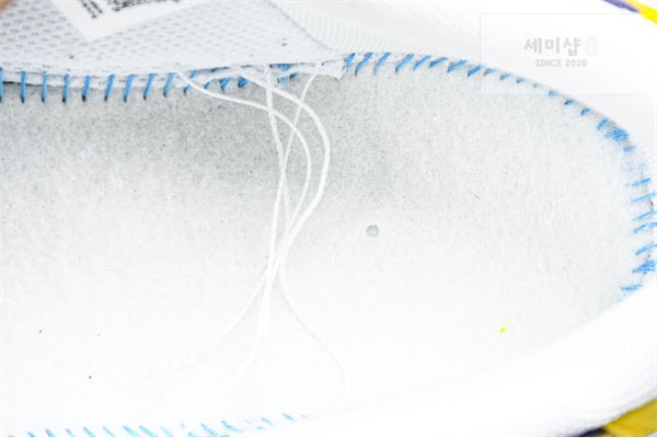 Nike 나이키 x 코비 브라이언트 에어포스 1 로우 QS 바시티 메이즈 앤 바시티 퍼플 신발 16번 이미지