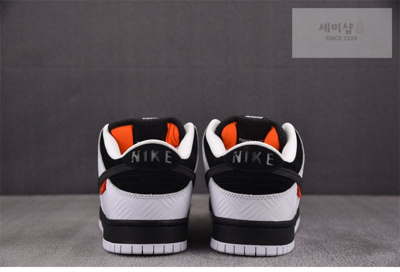 Nike 나이키 x 타이트부스 SB 덩크 로우 프로 블랙 화이트 FD2629-100 신발 15번 이미지