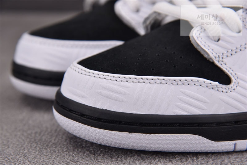 Nike 나이키 x 타이트부스 SB 덩크 로우 프로 블랙 화이트 FD2629-100 신발 14번 이미지