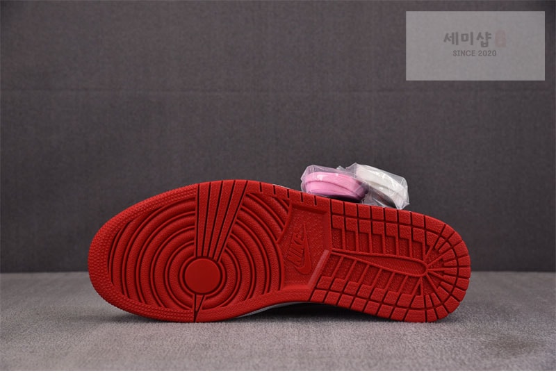 Nike 나이키 x 트래비스 스캇 에어조던1 로우 OG 시카고 DM7866-101 신발 4번 이미지