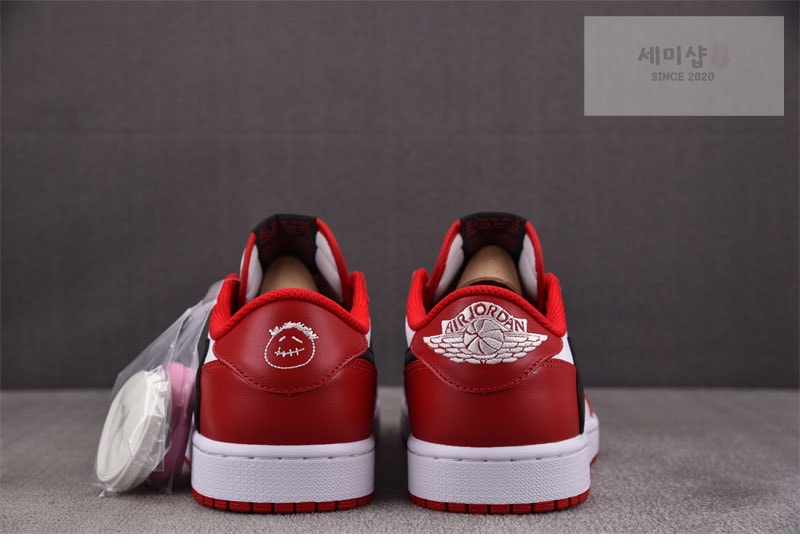 Nike 나이키 x 트래비스 스캇 에어조던1 로우 OG 시카고 DM7866-101 신발 15번 이미지
