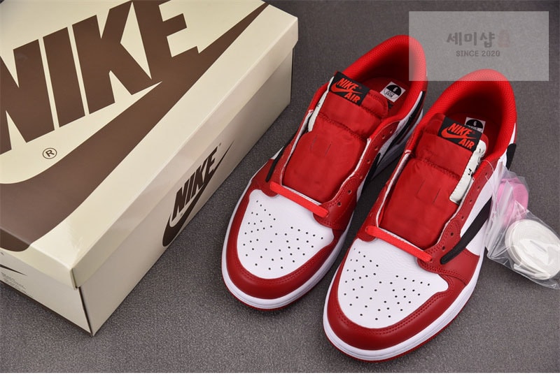 Nike 나이키 x 트래비스 스캇 에어조던1 로우 OG 시카고 DM7866-101 신발 13번 이미지