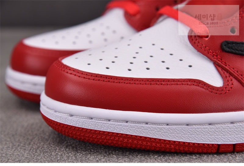 Nike 나이키 x 트래비스 스캇 에어조던1 로우 OG 시카고 DM7866-101 신발 9번 이미지
