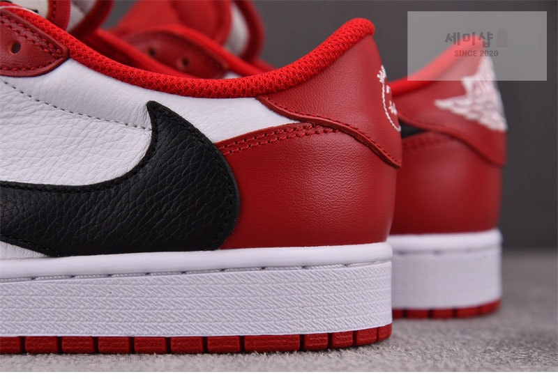 Nike 나이키 x 트래비스 스캇 에어조던1 로우 OG 시카고 DM7866-101 신발 11번 이미지
