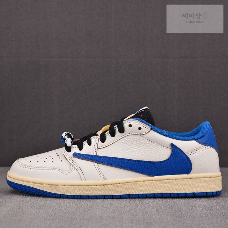 Nike 나이키 x 트래비스 스캇 에어조던1 로우 OG SP 세일 밀리터리 블루 DM7866-104 신발 15번 이미지