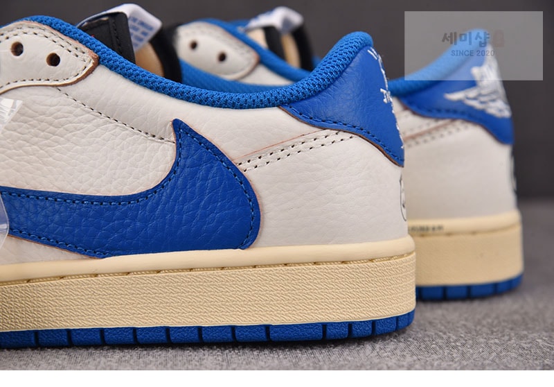 Nike 나이키 x 트래비스 스캇 에어조던1 로우 OG SP 세일 밀리터리 블루 DM7866-104 신발 11번 이미지