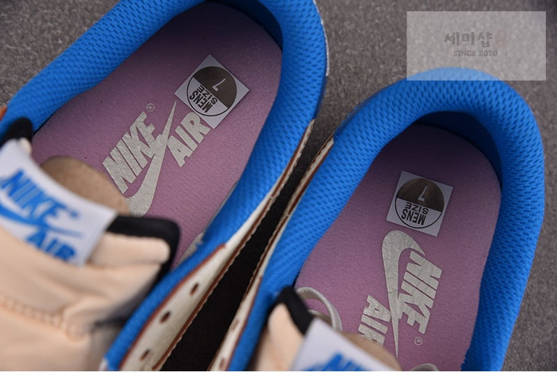 Nike 나이키 x 트래비스 스캇 에어조던1 로우 OG SP 세일 밀리터리 블루 DM7866-104 신발 1번 이미지