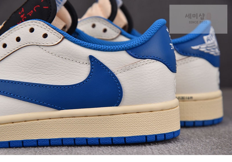 Nike 나이키 x 트래비스 스캇 에어조던1 로우 OG SP 세일 밀리터리 블루 DM7866-104 신발 3번 이미지