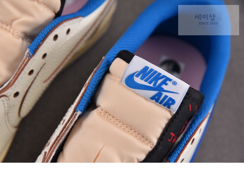 Nike 나이키 x 트래비스 스캇 에어조던1 로우 OG SP 세일 밀리터리 블루 DM7866-104 신발 7번 이미지