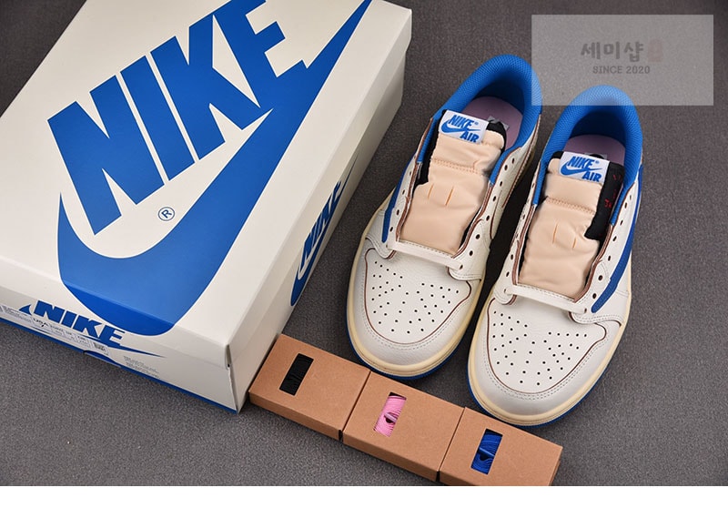 Nike 나이키 x 트래비스 스캇 에어조던1 로우 OG SP 세일 밀리터리 블루 DM7866-104 신발 15번 이미지