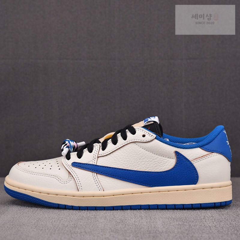 Nike 나이키 x 트래비스 스캇 에어조던1 로우 OG SP 세일 밀리터리 블루 DM7866-104 신발 1번 이미지